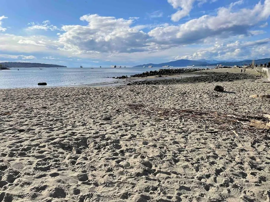 Two Bed & Breakfast Eterno Davie Village By Sunset Beach & Parking Vancouver Canada